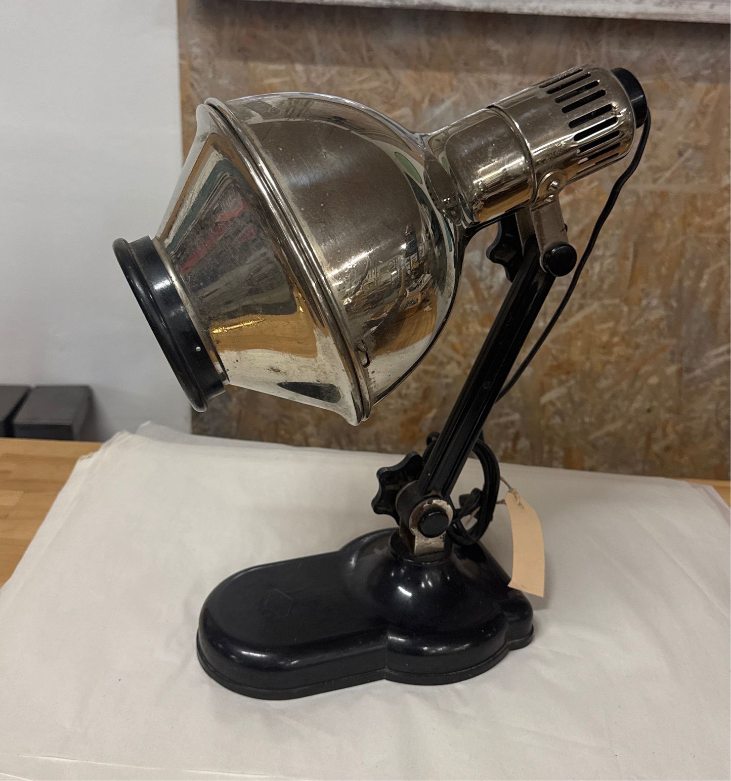 Rå bordlampe i metal
