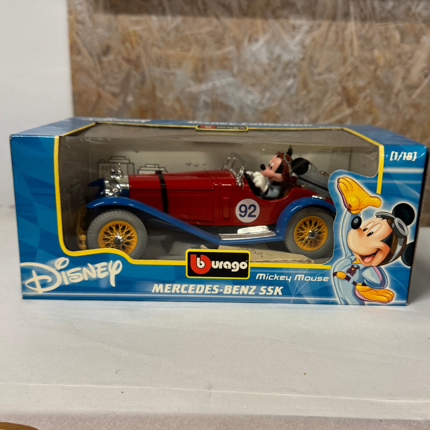 Disney modelbil i rød og blå