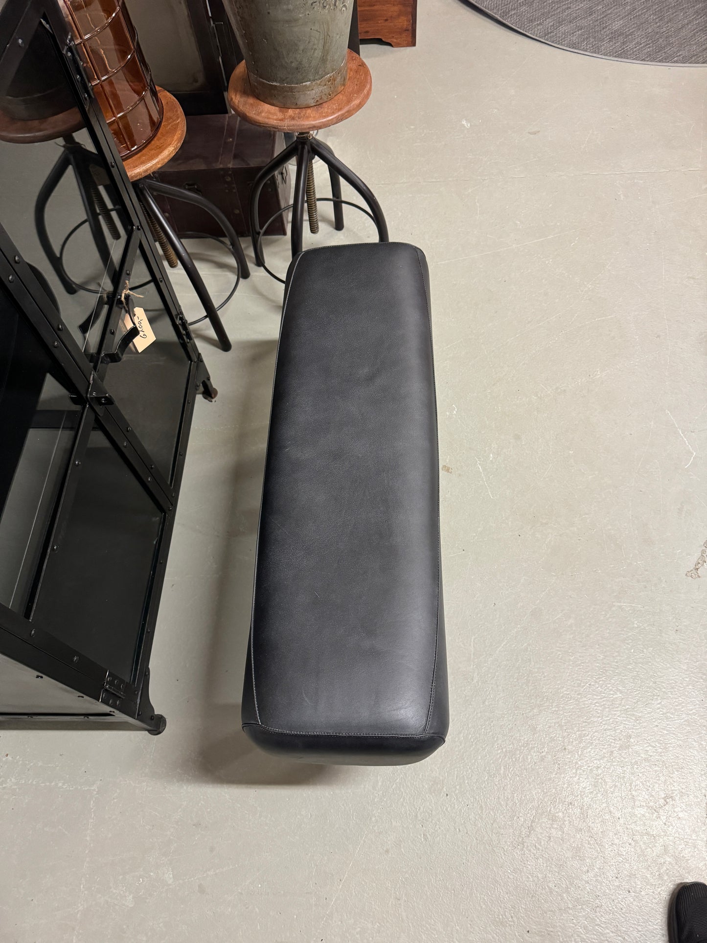 Nero lang læder puf