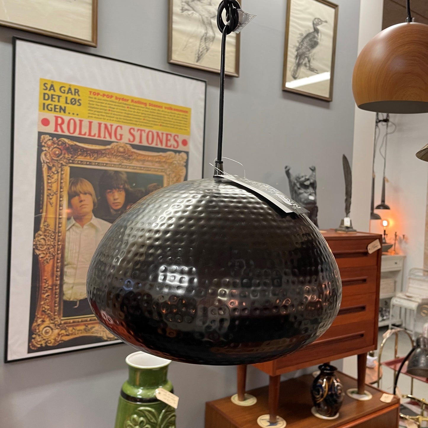 Sort metal loft lampe i metal