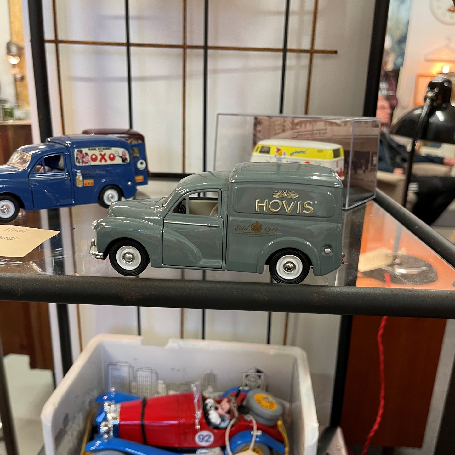 Grå Morris Minor model bil