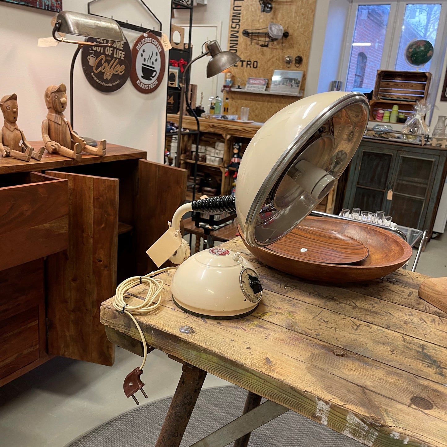 Rå fed l bordlampe