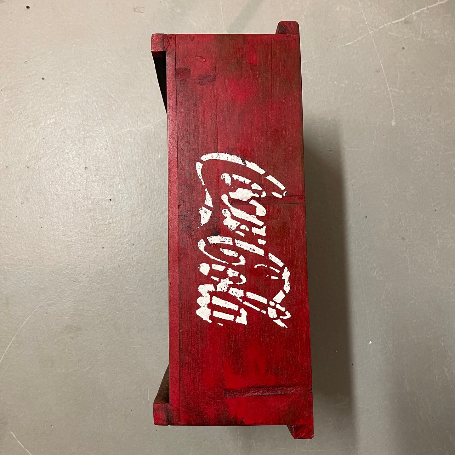 Coca Cola opbevaringspladsen (massiv træ) B36,5 x L49 x H18