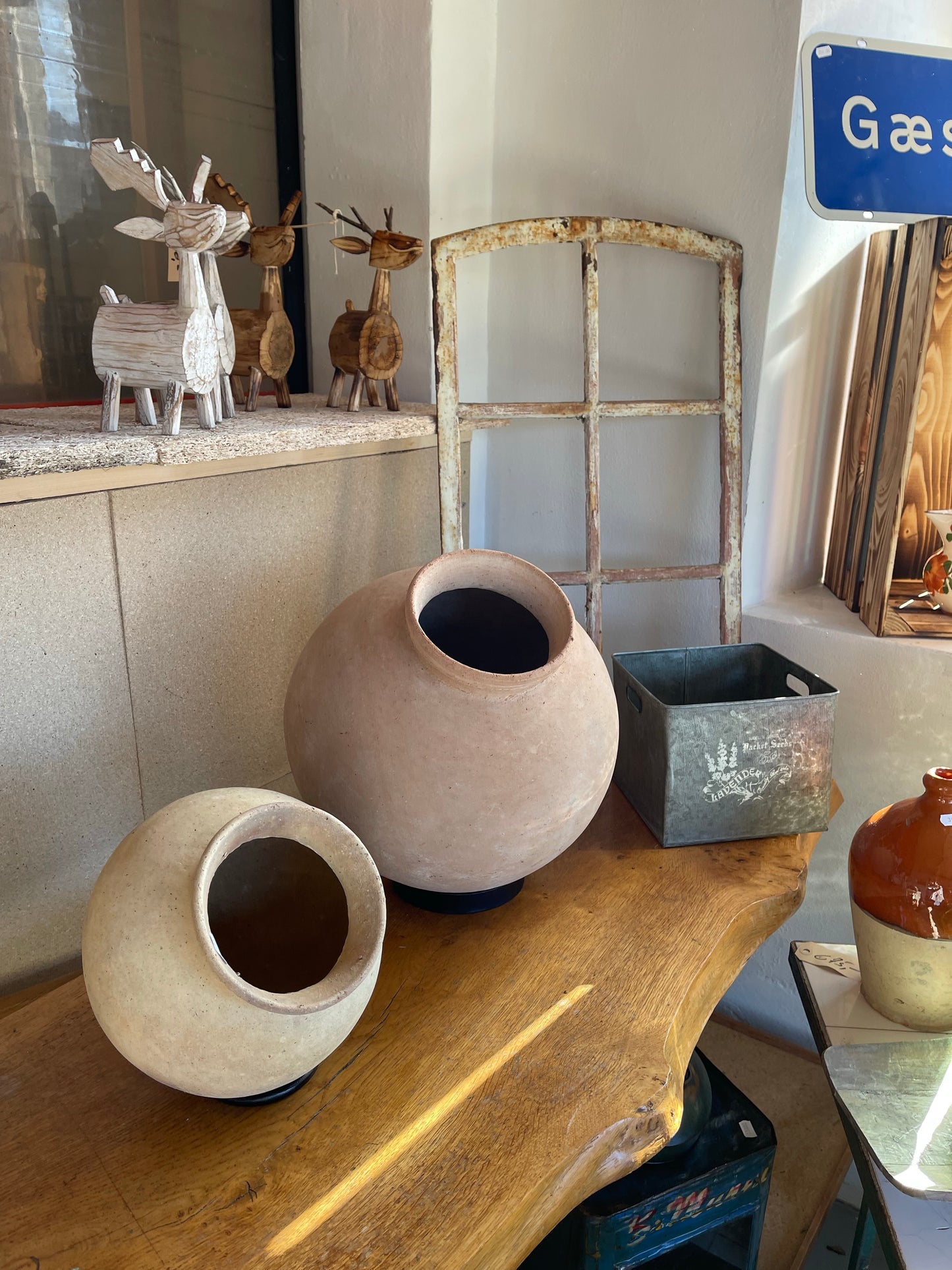 Indisk lerkrukke på stålring (stor)