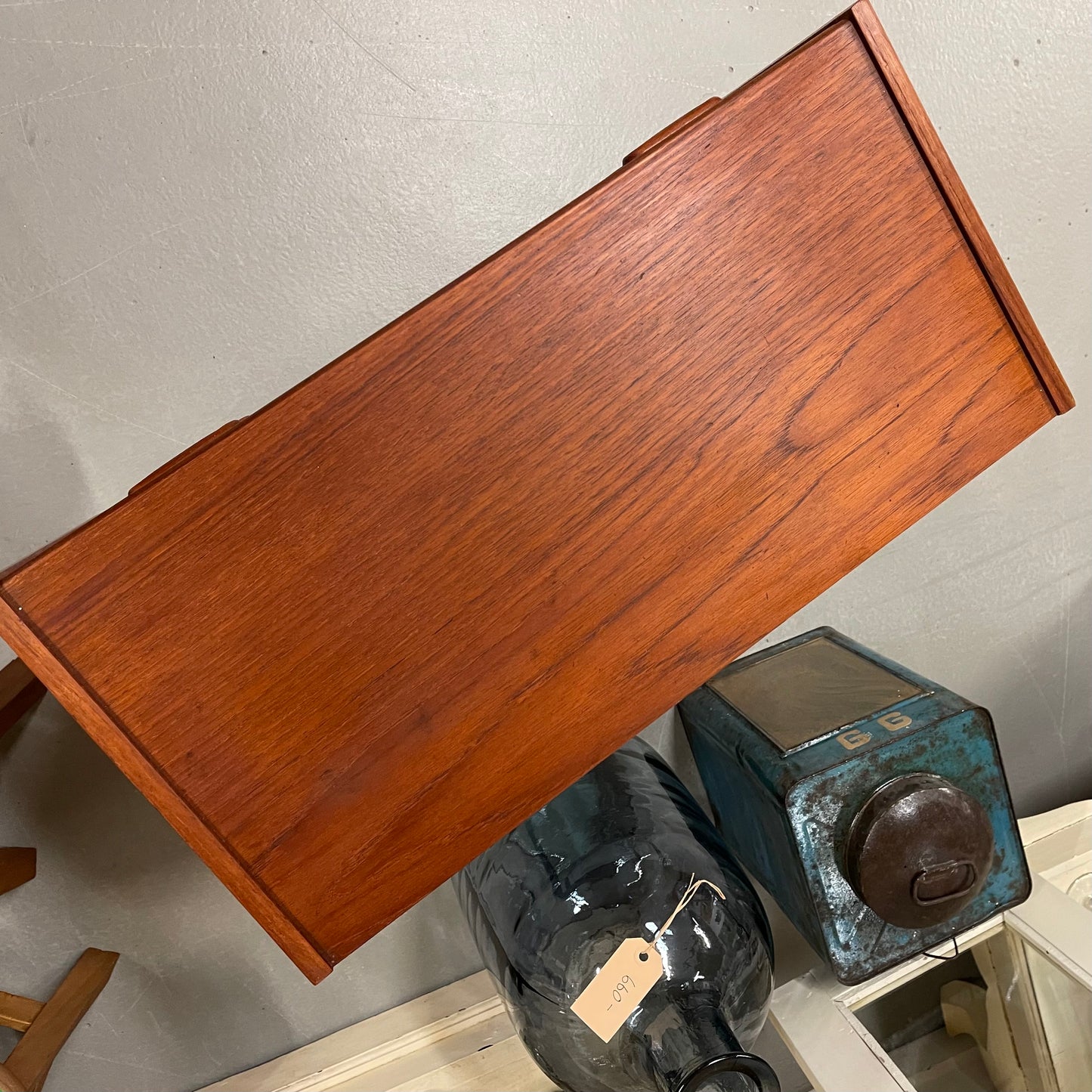 Teak antik entre møbel i perfekt stand H65, B 61, D30