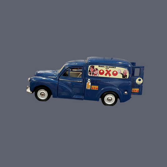 Morris Minor i farven blå med logo