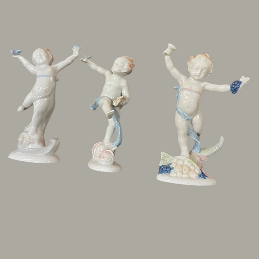 Porcelæns figure 3 drenge i hvid