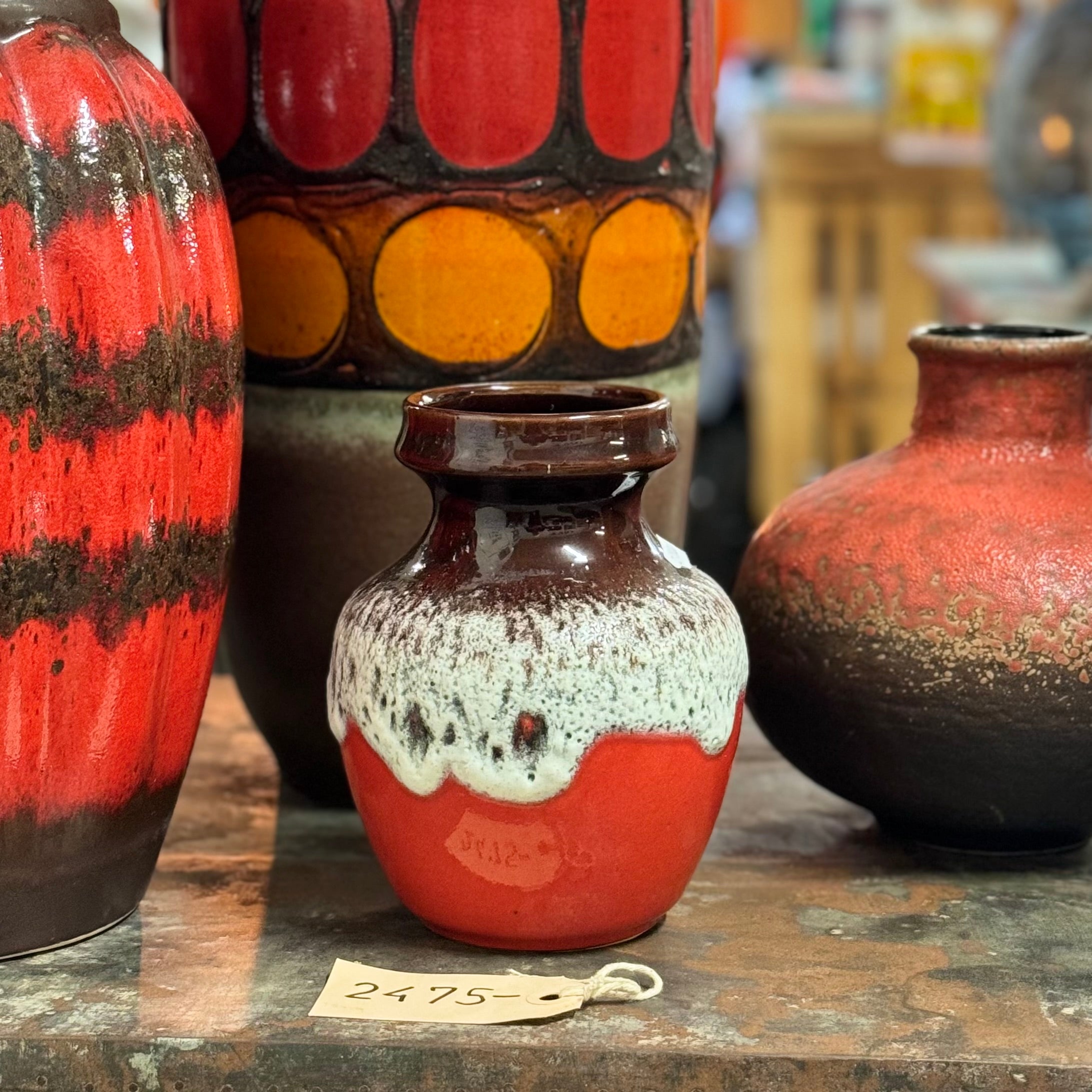 West Germany vase (Brun, hvid og rød)) – Lundsminde Retro, Design & Galleri