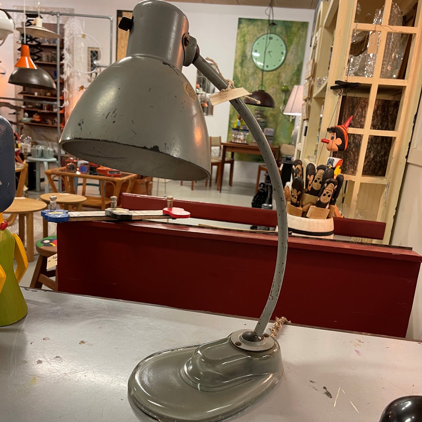 Bauhaus industri bordlampe med patina