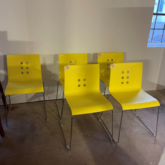 fede retro stole i farven gul