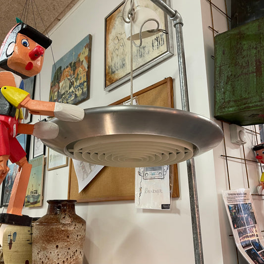 Fed UFO lampe i metal