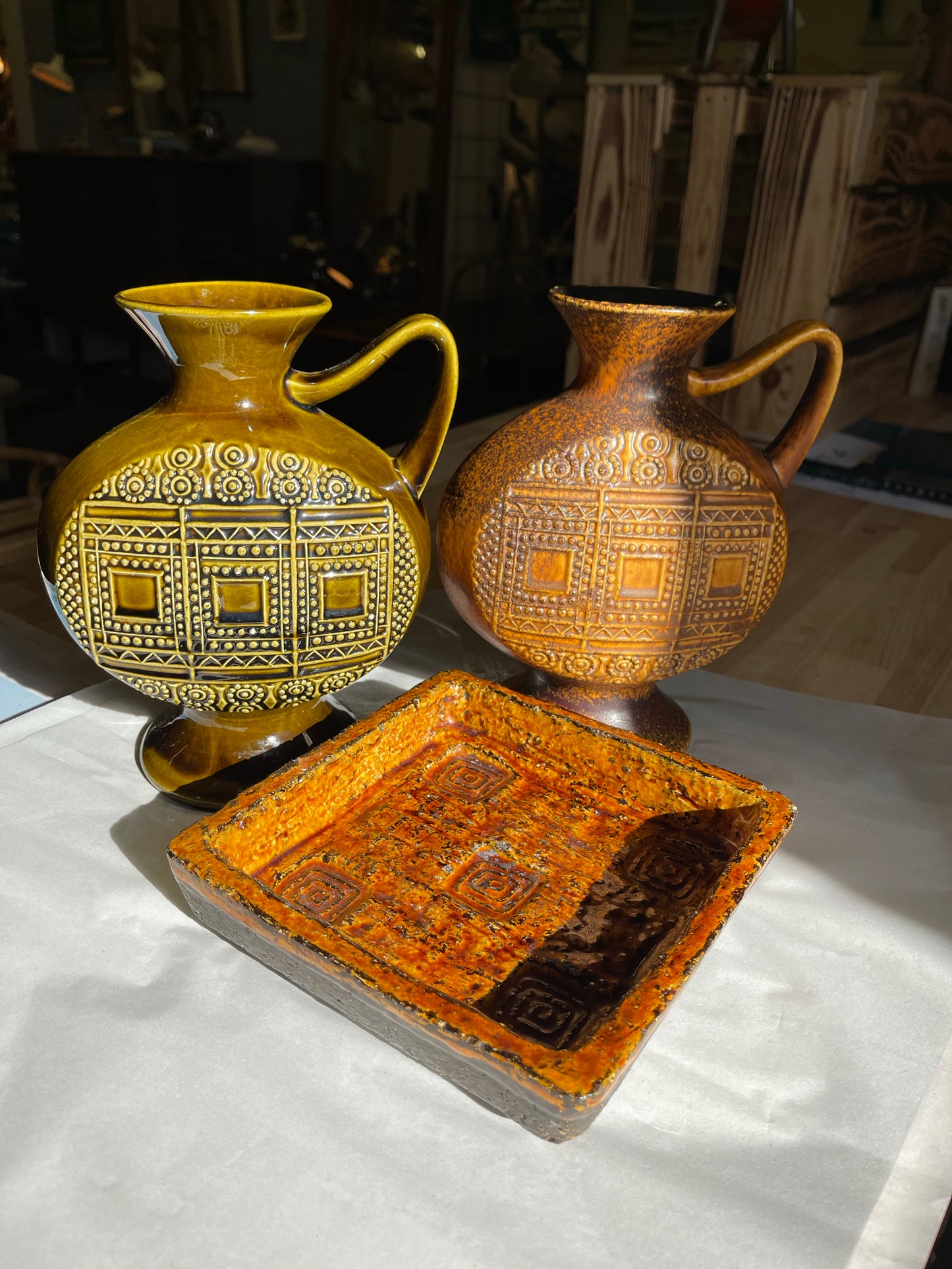 West Germany vase med hank i skøn  brun / gyldne farver