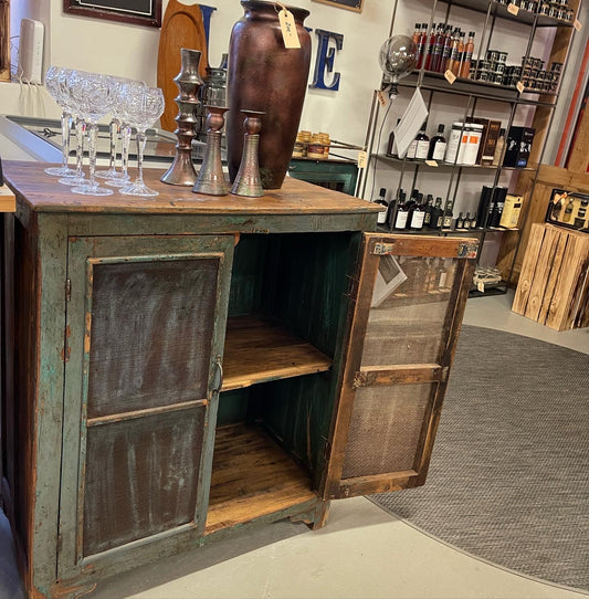 Unika rustik antik skab med netlåger