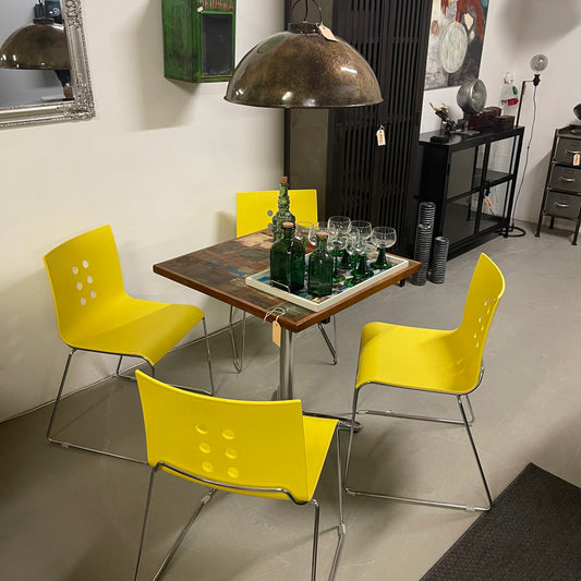 Trendy café bord med patineret træbordplade