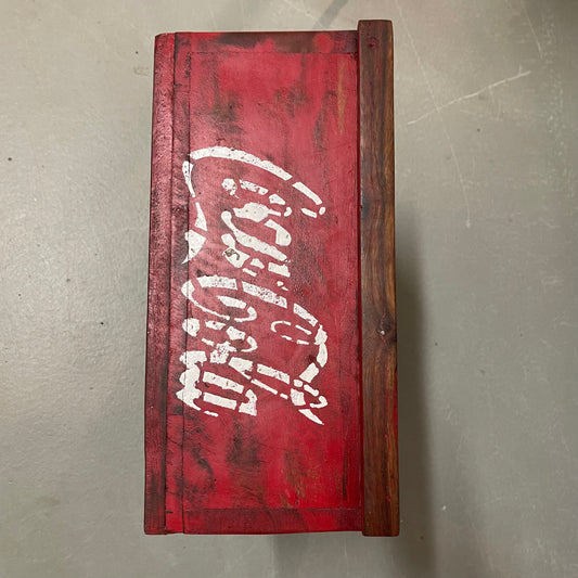 Coca Cola opbevaringspladsen (massiv træ) B36,5 x L49 x H18